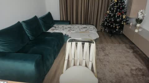 Evelline online show from December 2024 04:50:01 PM