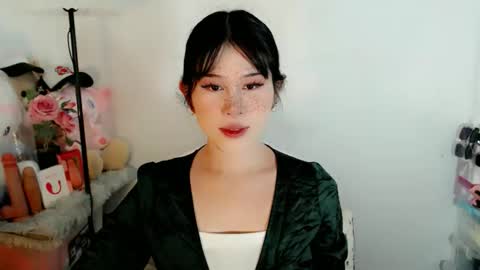 PrettyElla online show from November 2025 08:48:02 AM