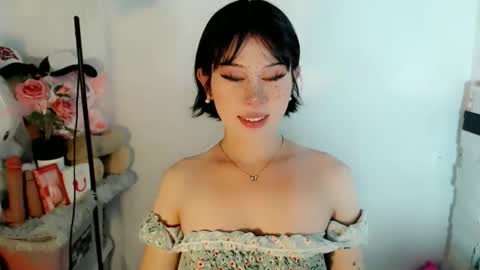 PrettyElla online show from December 2025 05:18:02 PM