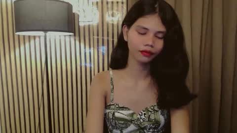 Vivian online show from November 2025 04:25:02 AM