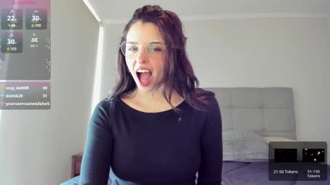 Helena online show from September 2025 07:35:02 PM