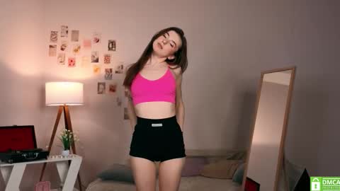 Chloe online show from November 2025 05:40:02 AM