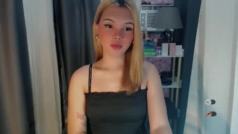 Snapshot of yourlovekylie chatting on May 2026 10:45:01 AM KYLIE MORE online show from May 2026 10:45:01 AM