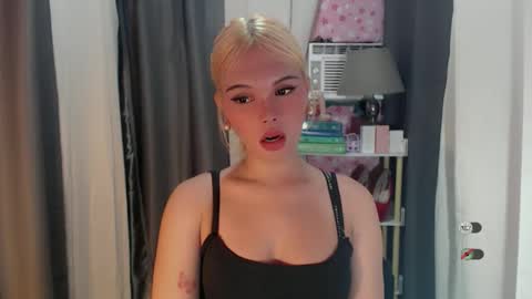 Snapshot of yourlovekylie chatting on May 2026 01:17:02 PM KYLIE MORE online show from May 2026 01:17:02 PM