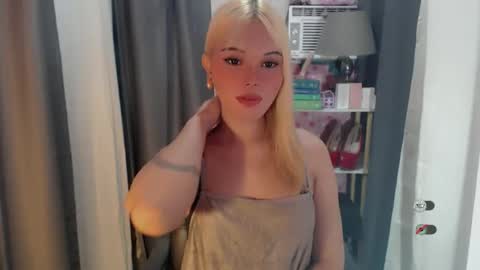 Snapshot of yourlovekylie chatting on May 2026 07:27:01 AM KYLIE MORE online show from May 2026 07:27:01 AM