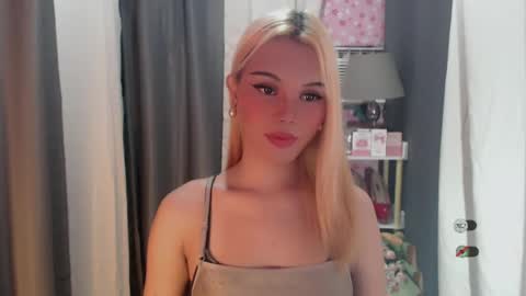 Snapshot of yourlovekylie chatting on June 2026 05:21:02 AM KYLIE MORE online show from June 2026 05:21:02 AM