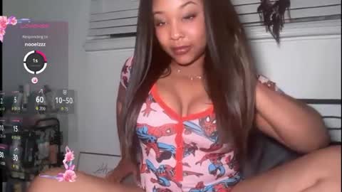 Snapshot of yourmommysilk chatting on June 2026 04:48:01 AM YOURMOMMY online show from June 2026 04:48:01 AM