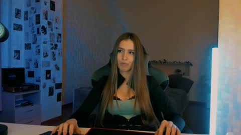 Eva online show from November 2025 07:57:01 PM