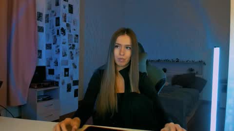 Eva online show from November 2025 07:35:01 PM