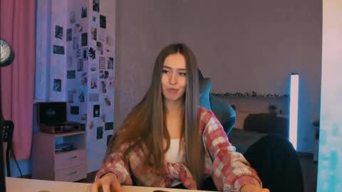 Eva online show from November 2025 07:38:01 PM