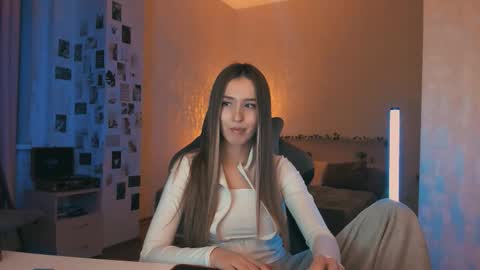 Eva online show from November 2025 07:27:01 PM