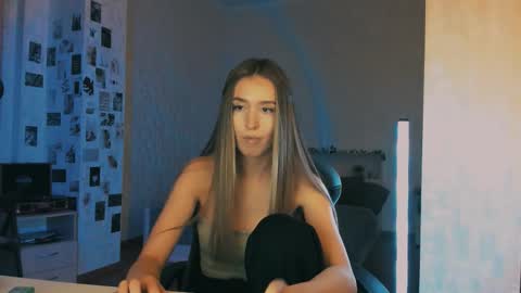 Eva online show from November 2025 07:51:02 PM