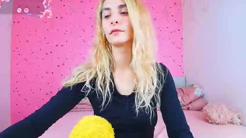 Snapshot of yours_lisa chatting on November 2025 11:43:02 AM online show from November 2025 11:43:02 AM