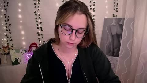 Happy online show from October 2025 05:52:01 AM