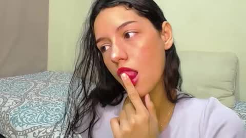 Snapshot of yoursexy18lover chatting on October 2025 06:13:02 AM Lina and roberth online show from October 2025 06:13:02 AM