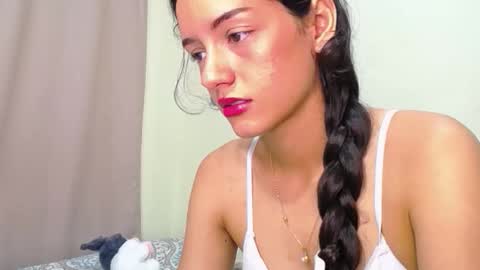 Snapshot of yoursexy18lover chatting on October 2025 05:52:02 AM Lina and roberth online show from October 2025 05:52:02 AM