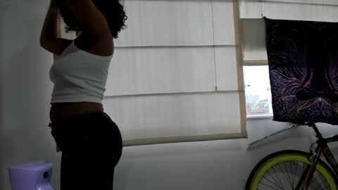 Snapshot of youwishtobeme chatting on February 2025 10:00:01 PM elizabeth ju online show from February 2025 10:00:01 PM