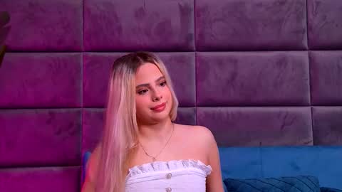 Foxie online show from December 2025 02:55:01 PM