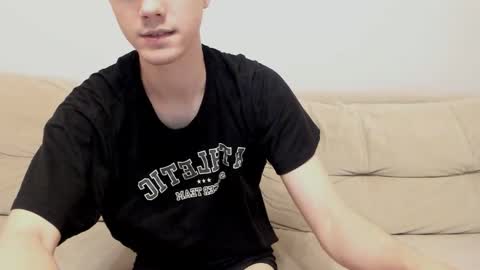 Snapshot of yueslang chatting on October 2025 07:14:02 PM Yue Lang and Samm online show from October 2025 07:14:02 PM