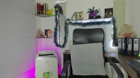 Yukio Davis  online show from December 2024 01:40:01 AM