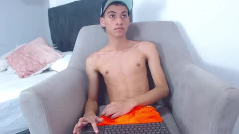 yulian_vasquez online show from February 2025 03:58:01 PM