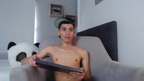 yulian_vasquez online show from March 2025 03:16:02 PM