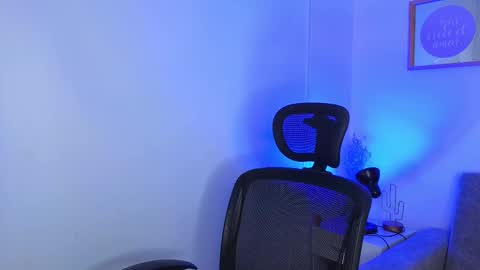 yulian_vasquez online show from September 2025 12:18:01 PM