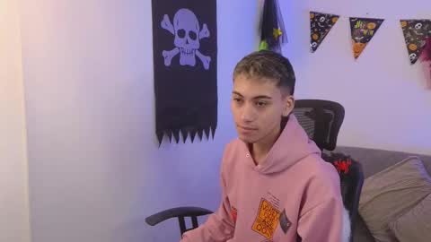 yulian_vasquez online show from October 2025 12:17:01 PM