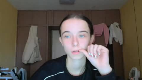 Yuliia online show from October 2025 07:32:01 AM