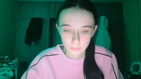 Yuliia online show from November 2025 03:49:01 PM