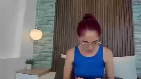 yulievans online show from September 2025 01:00:02 PM