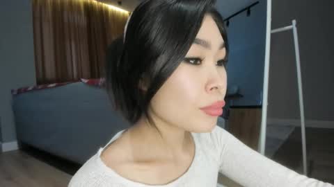 Yumi online show from December 2024 04:20:02 AM