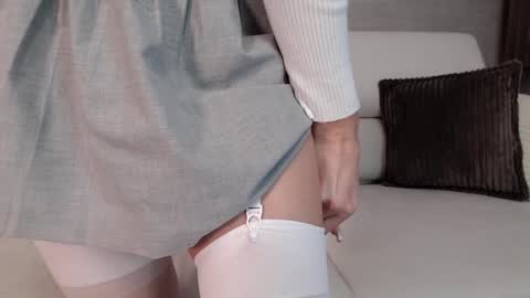 Snapshot of yummy_blonde chatting on April 2026 09:29:02 AM you babe online show from April 2026 09:29:02 AM