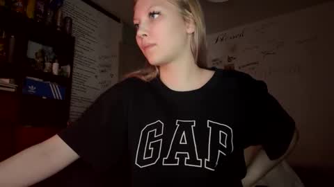 Snapshot of yunarosee chatting on January 2026 12:58:02 AM yunarosee online show from January 2026 12:58:02 AM