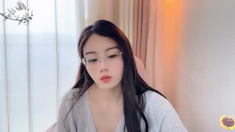 YunEr online show from December 2024 02:37:02 AM