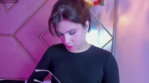 Snapshot of yuri_stars chatting on February 2025 09:11:02 AM Yuri Stars online show from February 2025 09:11:02 AM