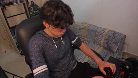 yurii_moody online show from November 2025 06:19:02 PM