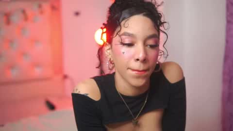 Yuyi Cam online show from September 2025 03:22:01 AM