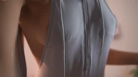 Yuyi Cam online show from November 2025 02:33:02 AM