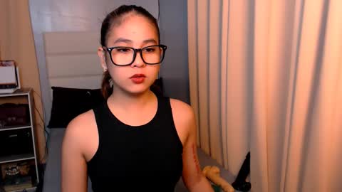 Snapshot of yvannasilva18 chatting on February 2025 05:04:02 AM jai online show from February 2025 05:04:02 AM