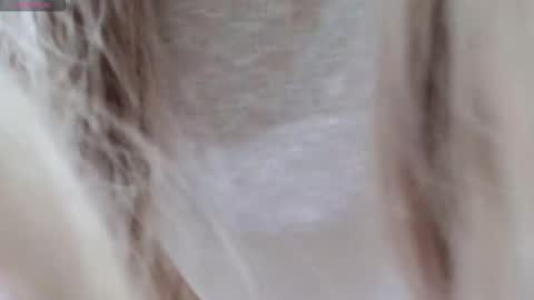 YviAnn online show from November 2025 10:04:01 PM