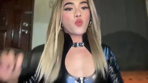 Snapshot of yvonne_guidotti chatting on April 2026 09:21:02 PM Miss Cali online show from April 2026 09:21:02 PM