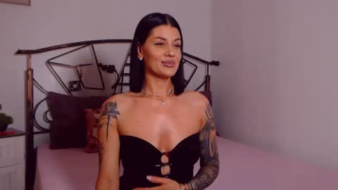 Snapshot of yvonneeverlee chatting on June 2026 08:18:02 PM I V Y online show from June 2026 08:18:02 PM