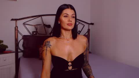Snapshot of yvonneeverlee chatting on July 2026 07:29:02 PM I V Y online show from July 2026 07:29:02 PM