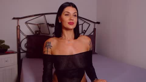 Snapshot of yvonneeverlee chatting on July 2026 09:06:02 PM I V Y online show from July 2026 09:06:02 PM