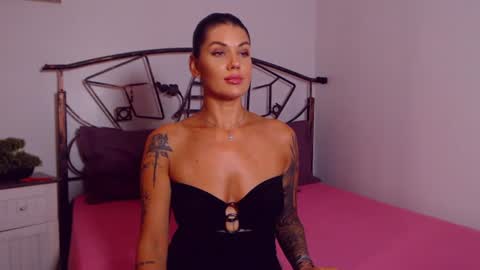 Snapshot of yvonneeverlee chatting on July 2026 07:56:02 PM I V Y online show from July 2026 07:56:02 PM