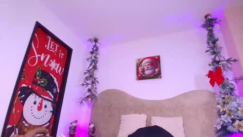 Zoe  online show from December 2025 03:00:01 AM