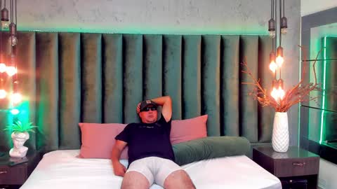 zacandmarcosmg_ online show from December 2024 07:21:02 PM