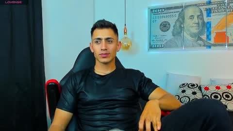 zachpri20 online show from December 2024 10:19:01 PM