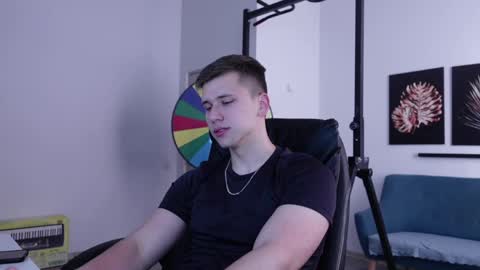Snapshot of zack_gillian chatting on June 2026 05:28:02 PM ZACK GILLIAN online show from June 2026 05:28:02 PM